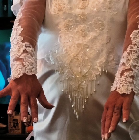 wedding dress size 12 white with sequins and pearl long train San Martin - Picture 2 of 16